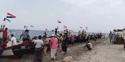 توزيع 100 قارب للأسر المتضررة من الحرب في الخوخة