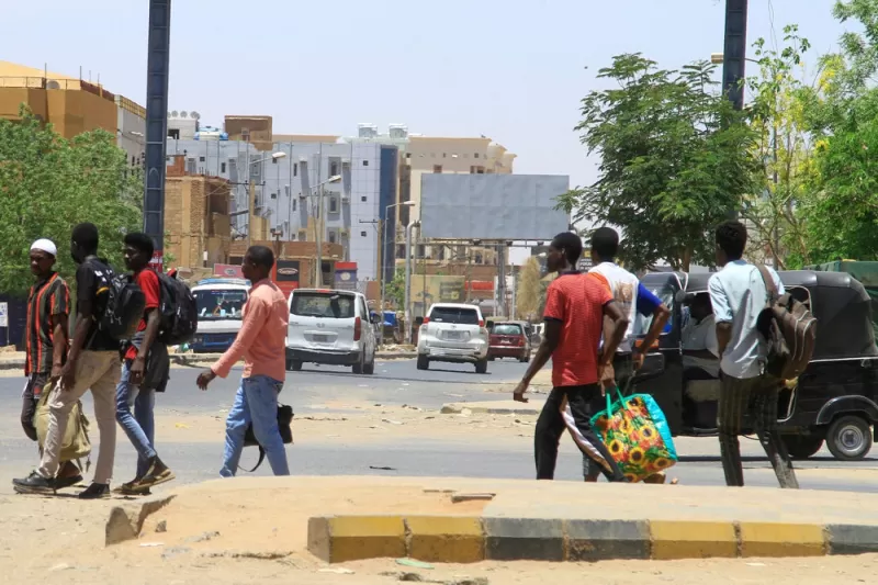 يمنيون عالقون في السودان يطلقون ثالث نداء استغاثة لإجلائهم