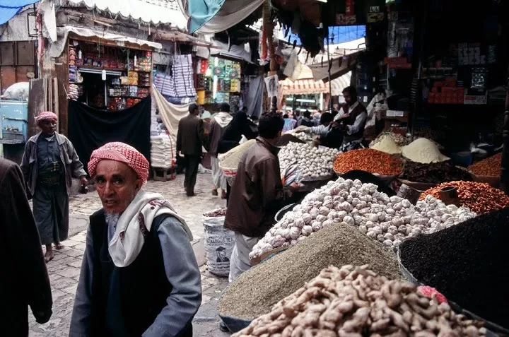 جرعة حوثية في القمح والدقيق.. تجويع اليمنيين ومعاقبتهم جماعياً