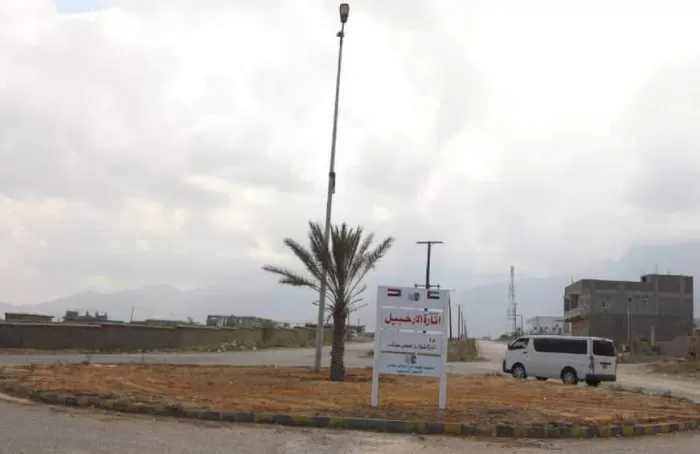 خليفة الإنسانية تدشن إنارة قرابة 13 كيلو متراً في أرخبيل سقطرى