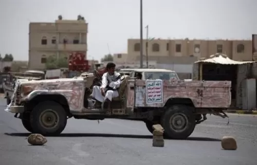 Houthi gunmen kill father, two children, injure another in Sa'ada main road