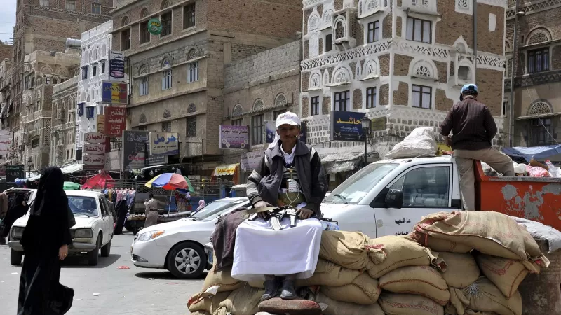 "لا تكفي".. ذريعة حوثية لنهب إيرادات النفط وعدم دفع المرتبات