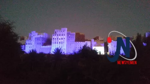 تعبيراً عن حقوق الطفل في يومه العالمي.. "منهاتن الصحراء" تُضاء باللون الأزرق