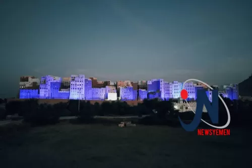 تعبيراً عن حقوق الطفل في يومه العالمي.. "منهاتن الصحراء" تُضاء باللون الأزرق