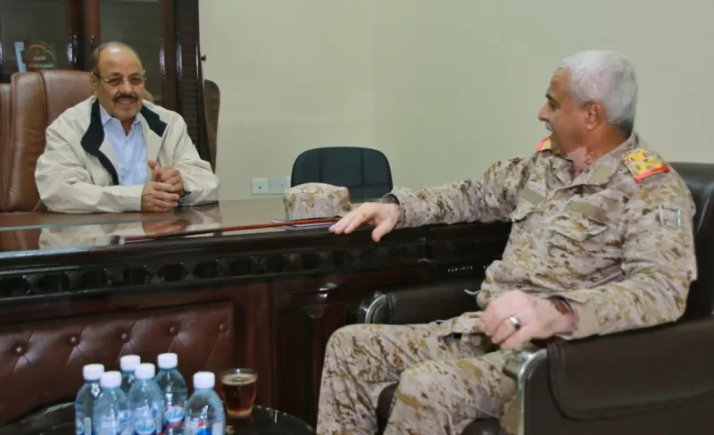 قائد المنطقة العسكرية الأولى مع علي محسن